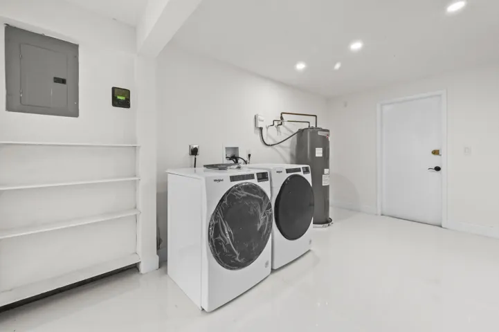 14 Laundry Room 01