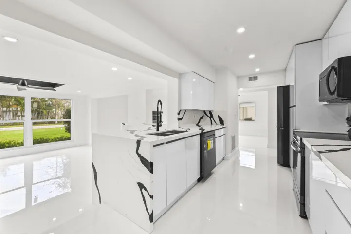 08 Kitchen 03