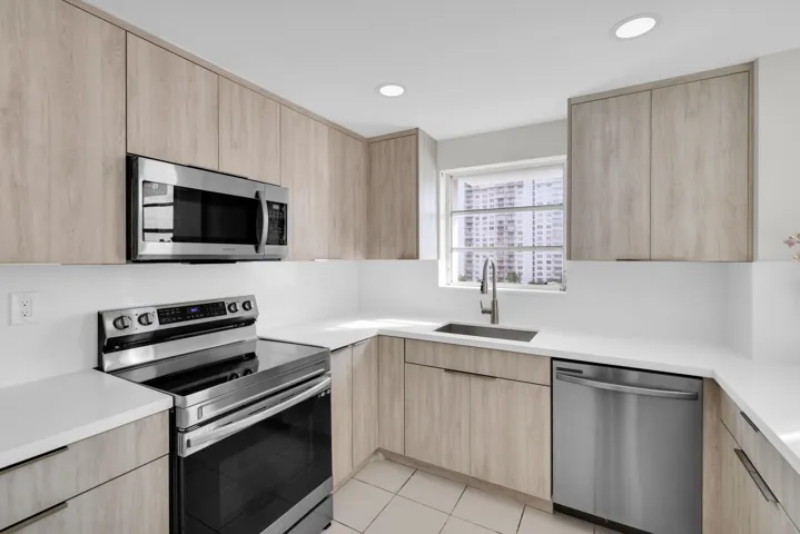 2780 NE 183 Street Apt 716 - 9
