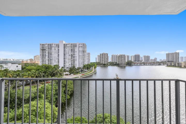 2780 NE 183 Street Apt 716 - 14