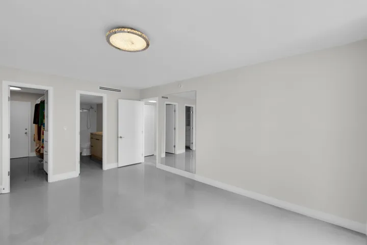 2780 NE 183 Street Apt 716 - 25