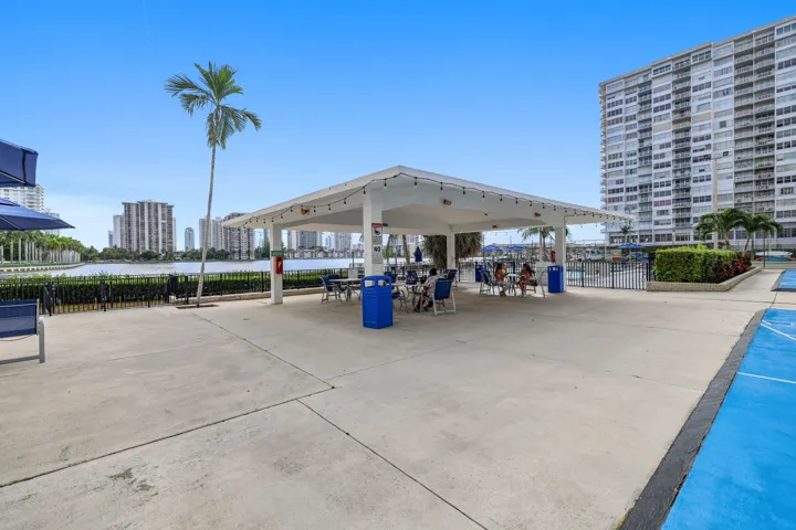 2780 NE 183 Street Apt 716 - 35