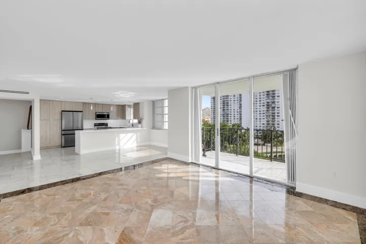 2780 NE 183 Street Apt 716 - 4