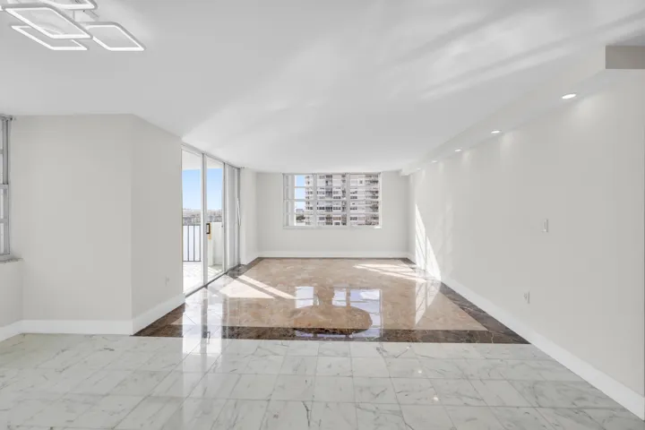 2780 NE 183 Street Apt 716 - 2