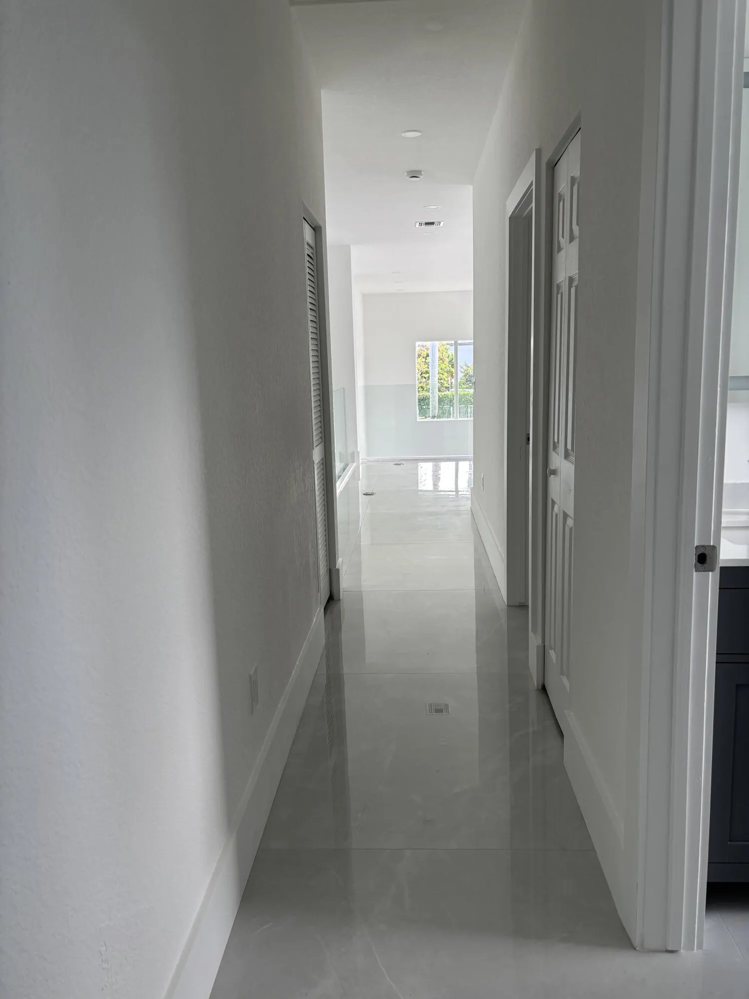 5227Hallwaymaster
