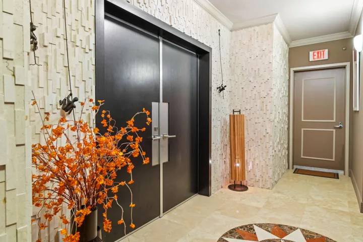 OP 3105 FRONT DOOR WITH FLOWERS 2