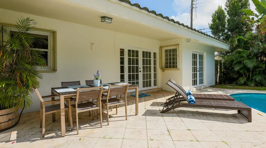 33a_Outdoor_Dining_1
