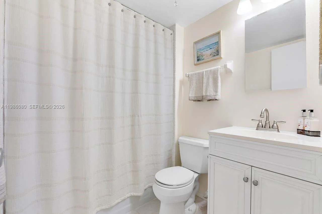 2nd Bedroom has it's own En-Suite Bath
