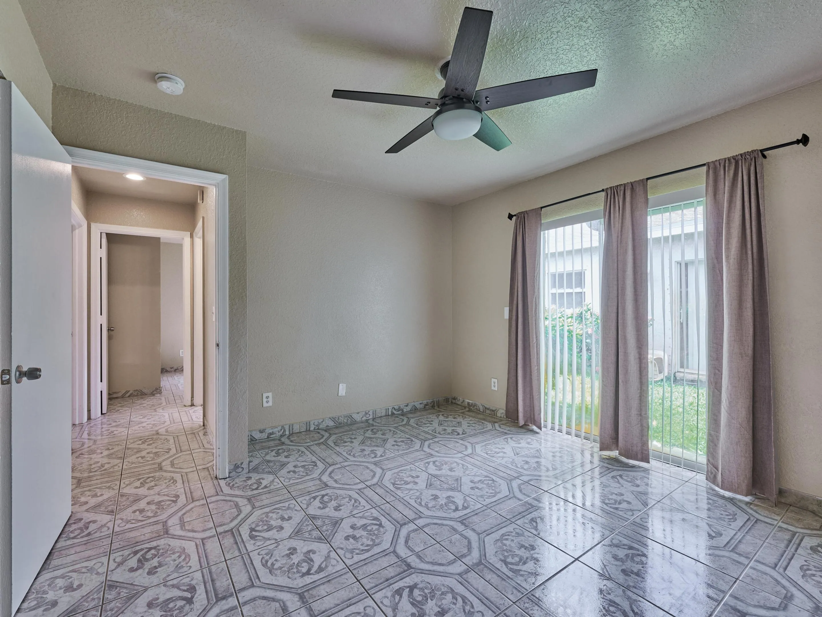 _AGC0019_HDR (1)