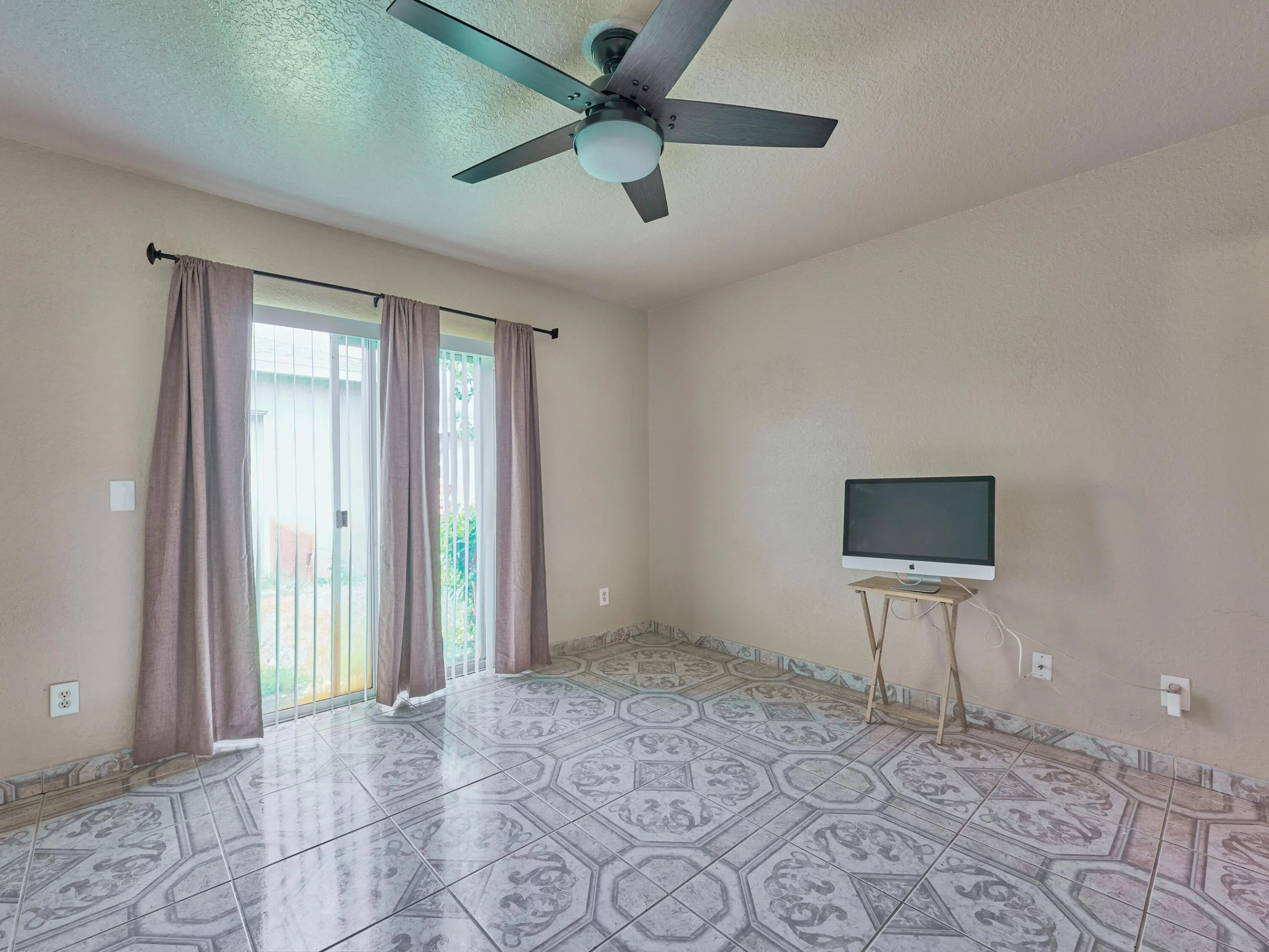 _AGC0013_HDR