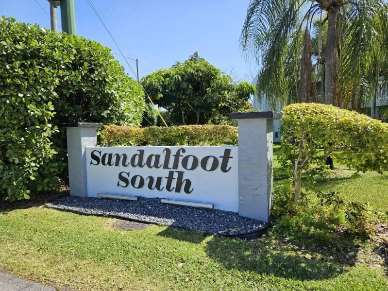Goldberg community entrance