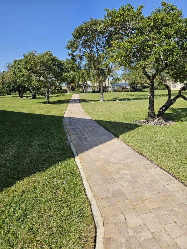 Goldberg community walkway