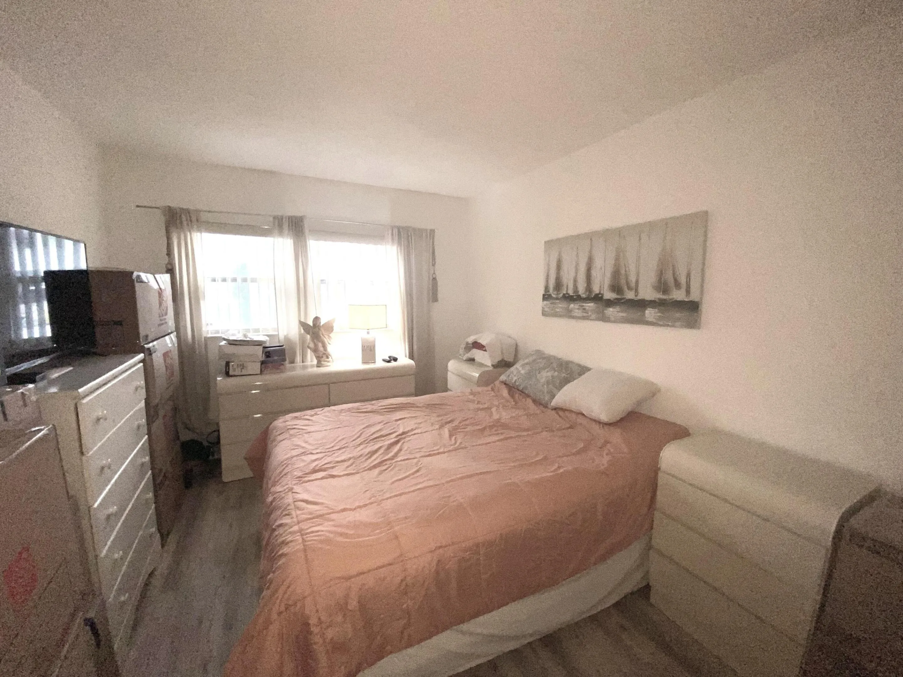 Guest bedroom