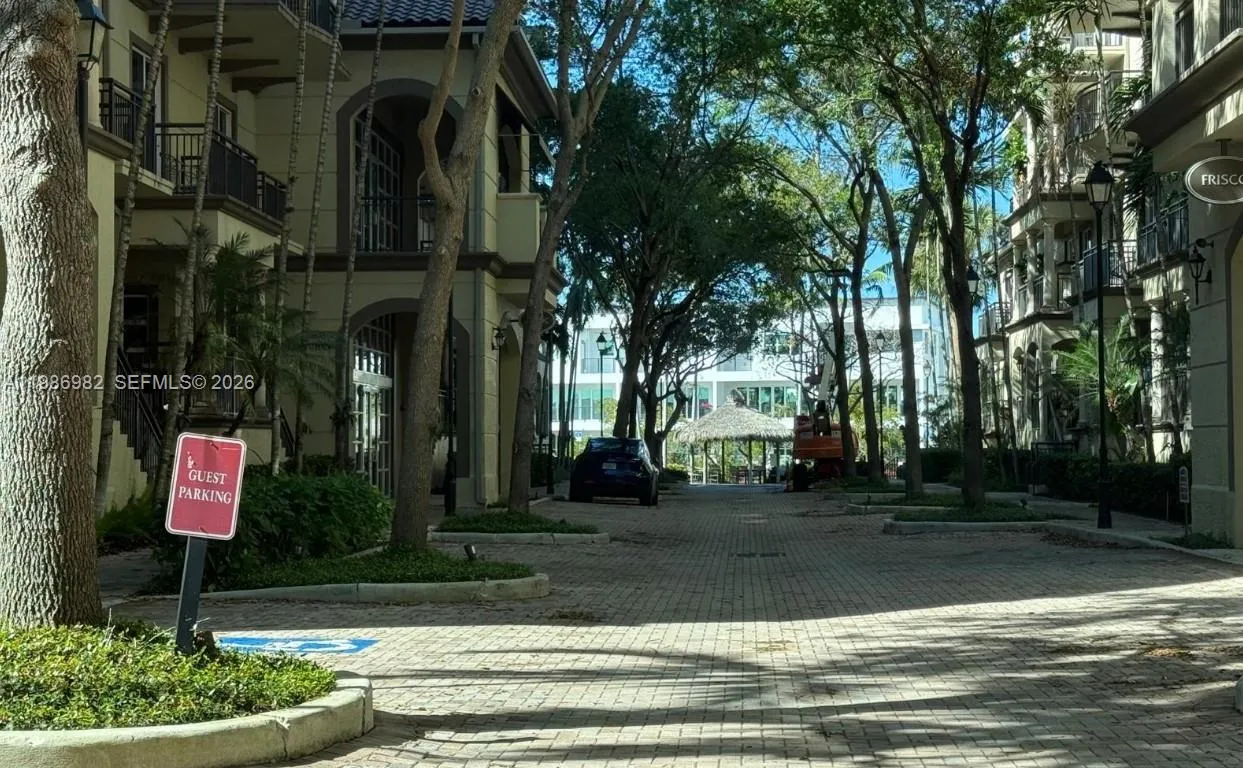 Very cozy Guests Parking area between the two buildings.