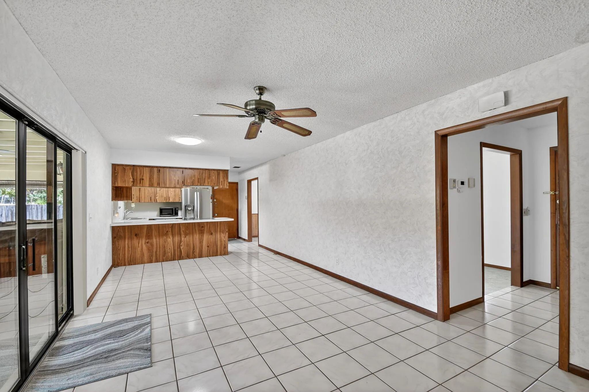 68 Family Room & Kitchen