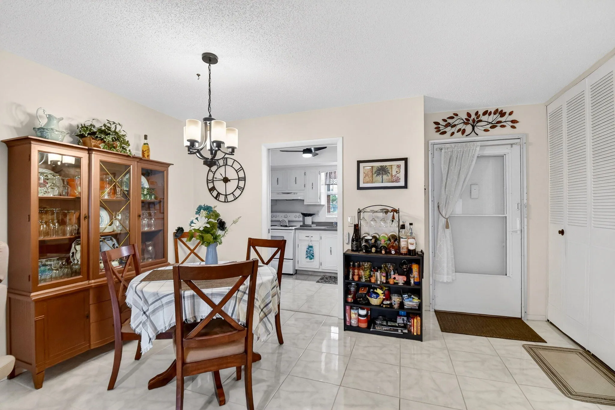 Comfortable space ideal for everyday meals and entertaining.