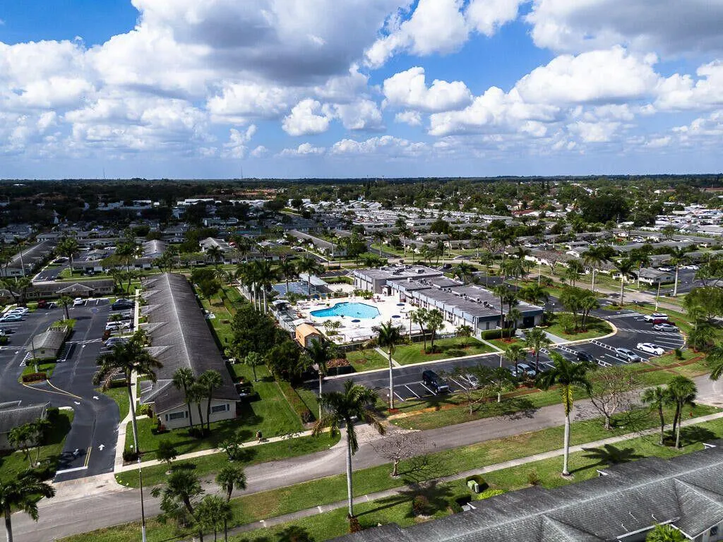 Well-maintained 55+ community with central amenities.