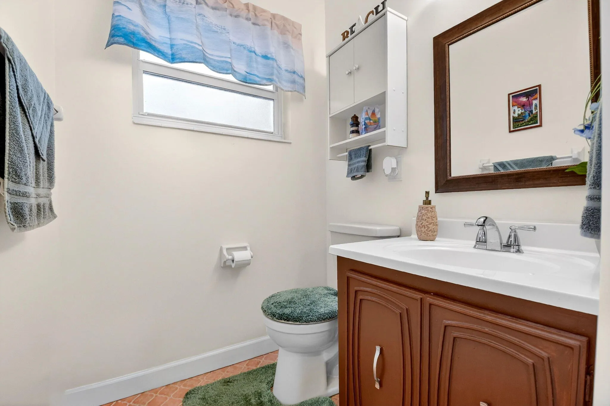 Well-maintained space ideal for guests and everyday use.
