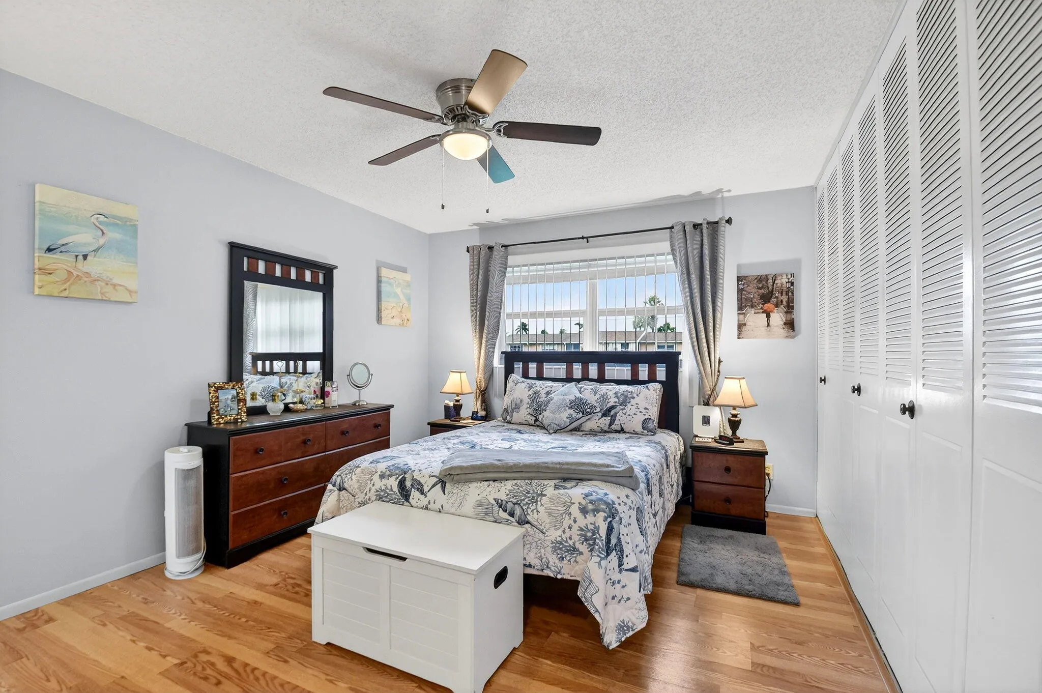 Comfortab;e layout with great natural light & storage.