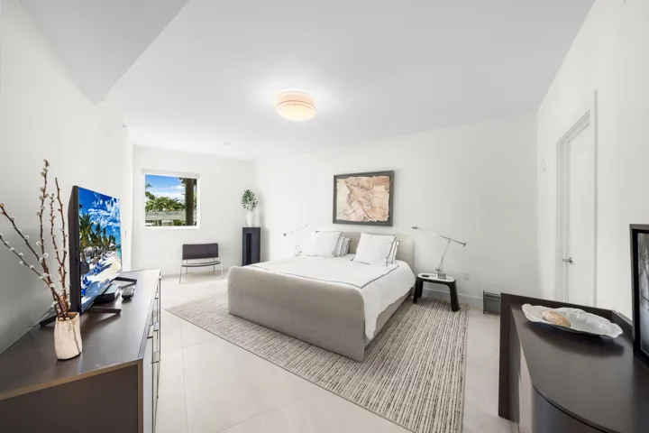 Guest Suite 2 with En-suite Bath