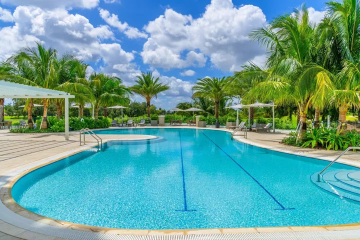 Akoya Pool
