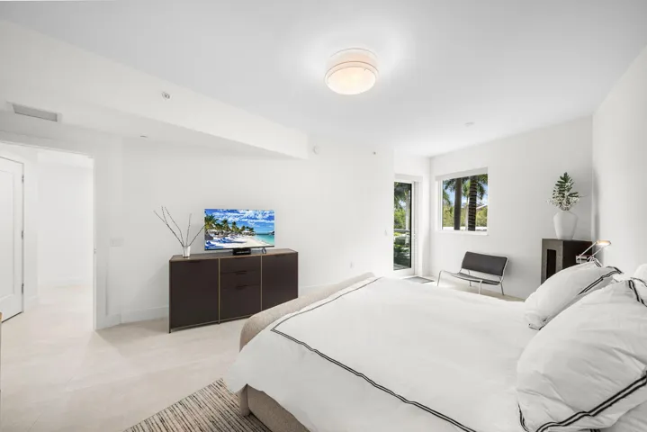 Guest Suite 2 with balcony