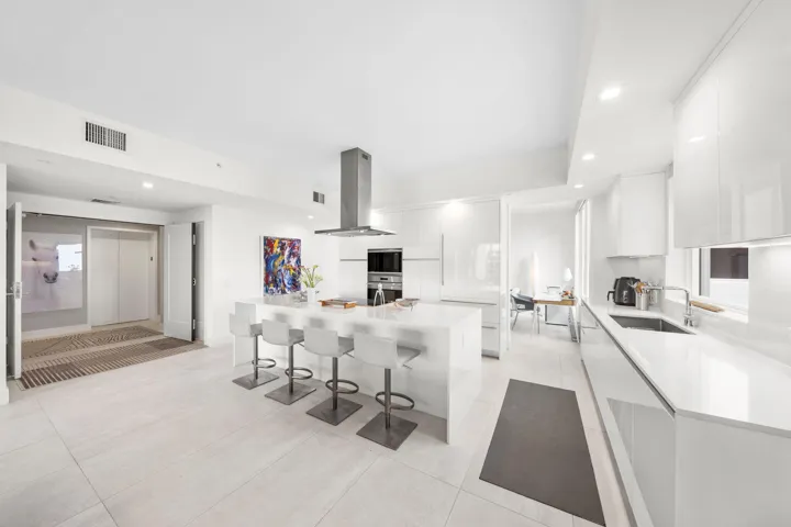 Kitchen with counter seating