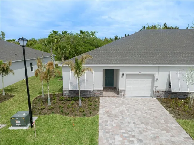 1 / 36 A truly 3 bedrooms, 2 luxurious baths, 1,516 sqft - end unit , with a convenient one-car garage