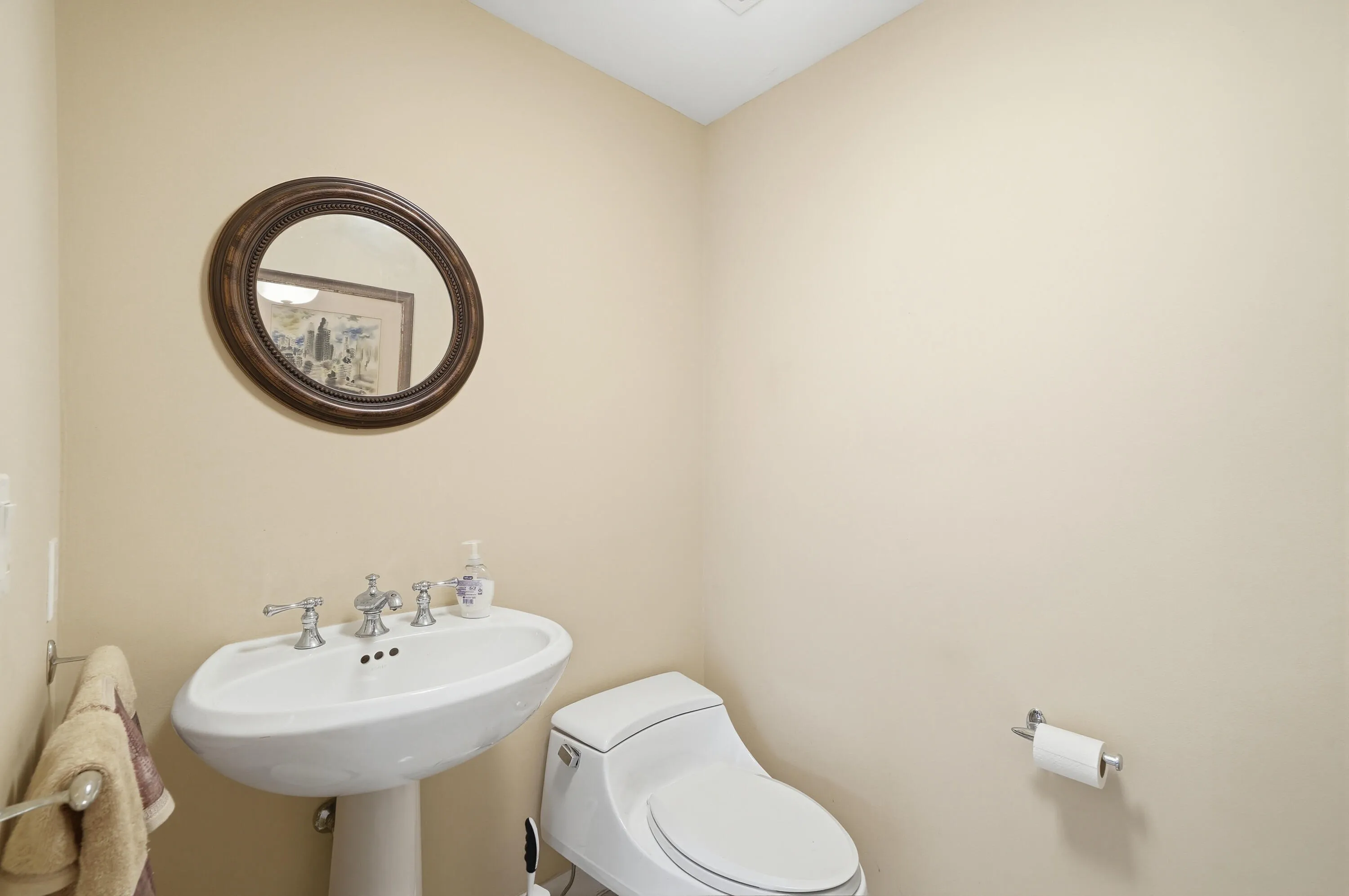 1/2 bath at entrance