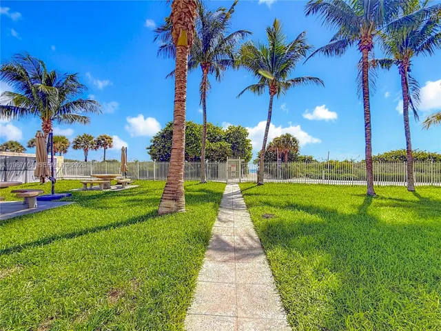 Pathway to the boardwalk and beach