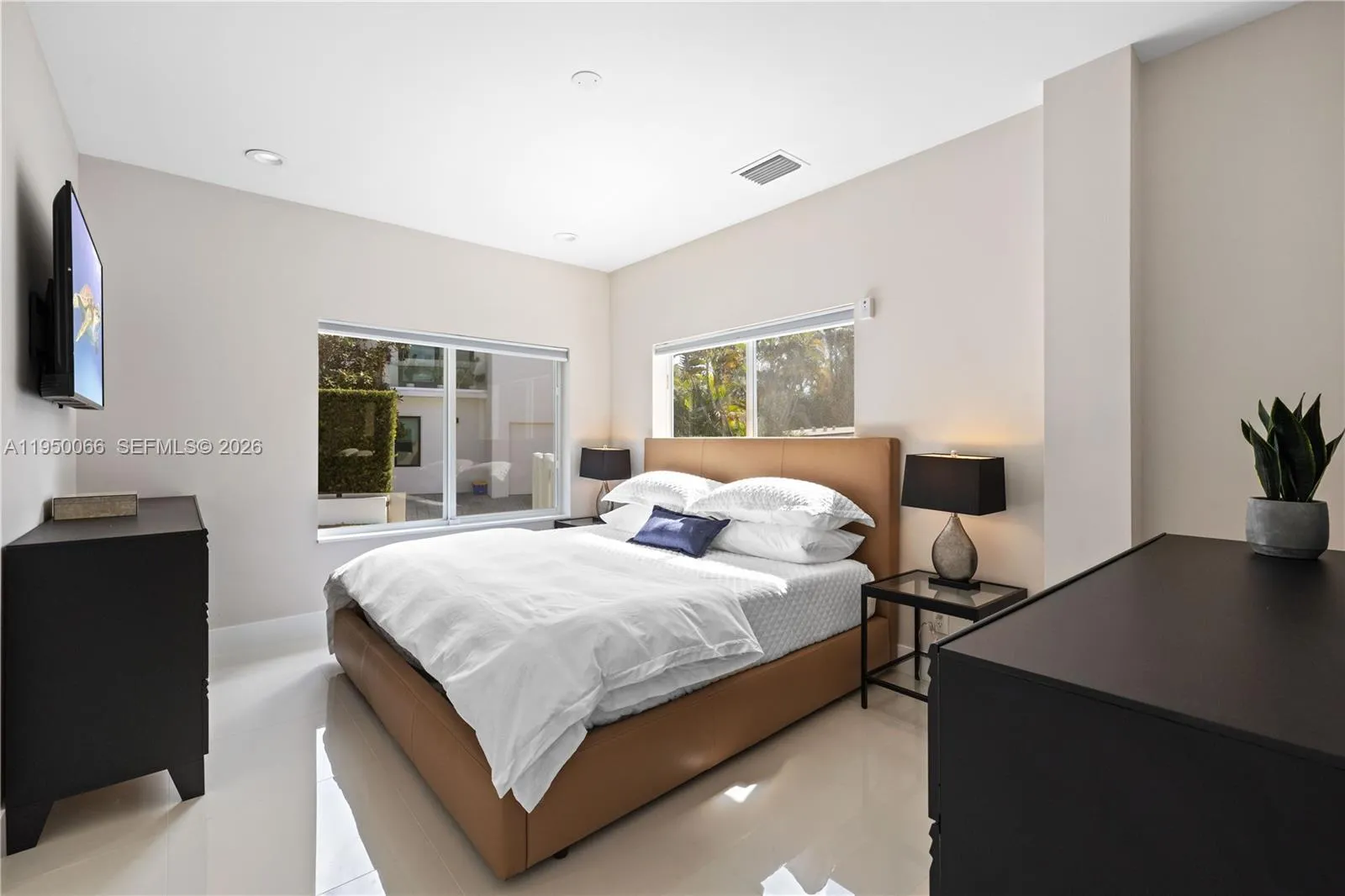 12 Adams bedroom