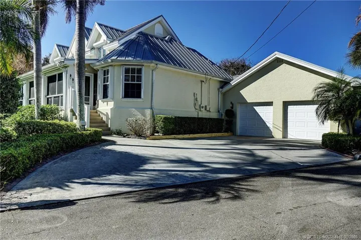Front Porch to view expansive Intracoastal