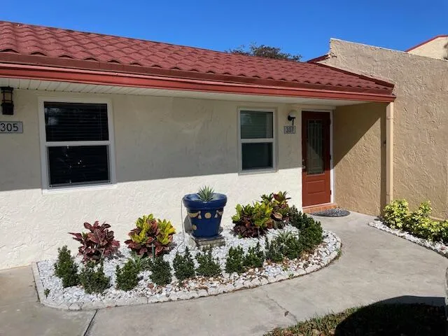307 LAKE EVELYN