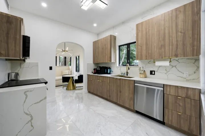 1629 S Lakeside Dr Lake Worth-large-009-