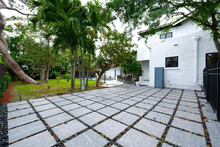 1629 S Lakeside Dr Lake Worth-large-001-