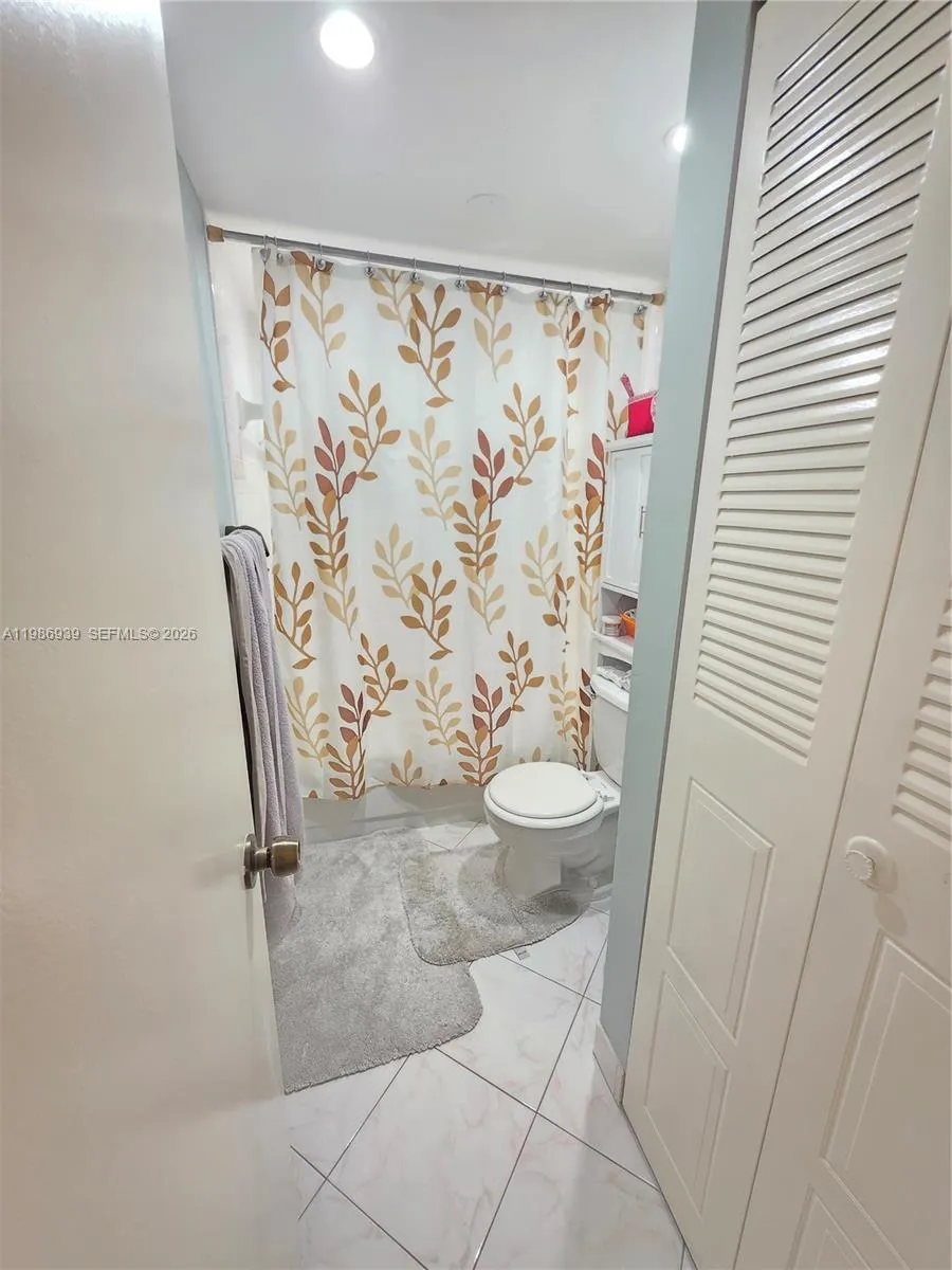 Master Bathroom - Bathtub/Shower
