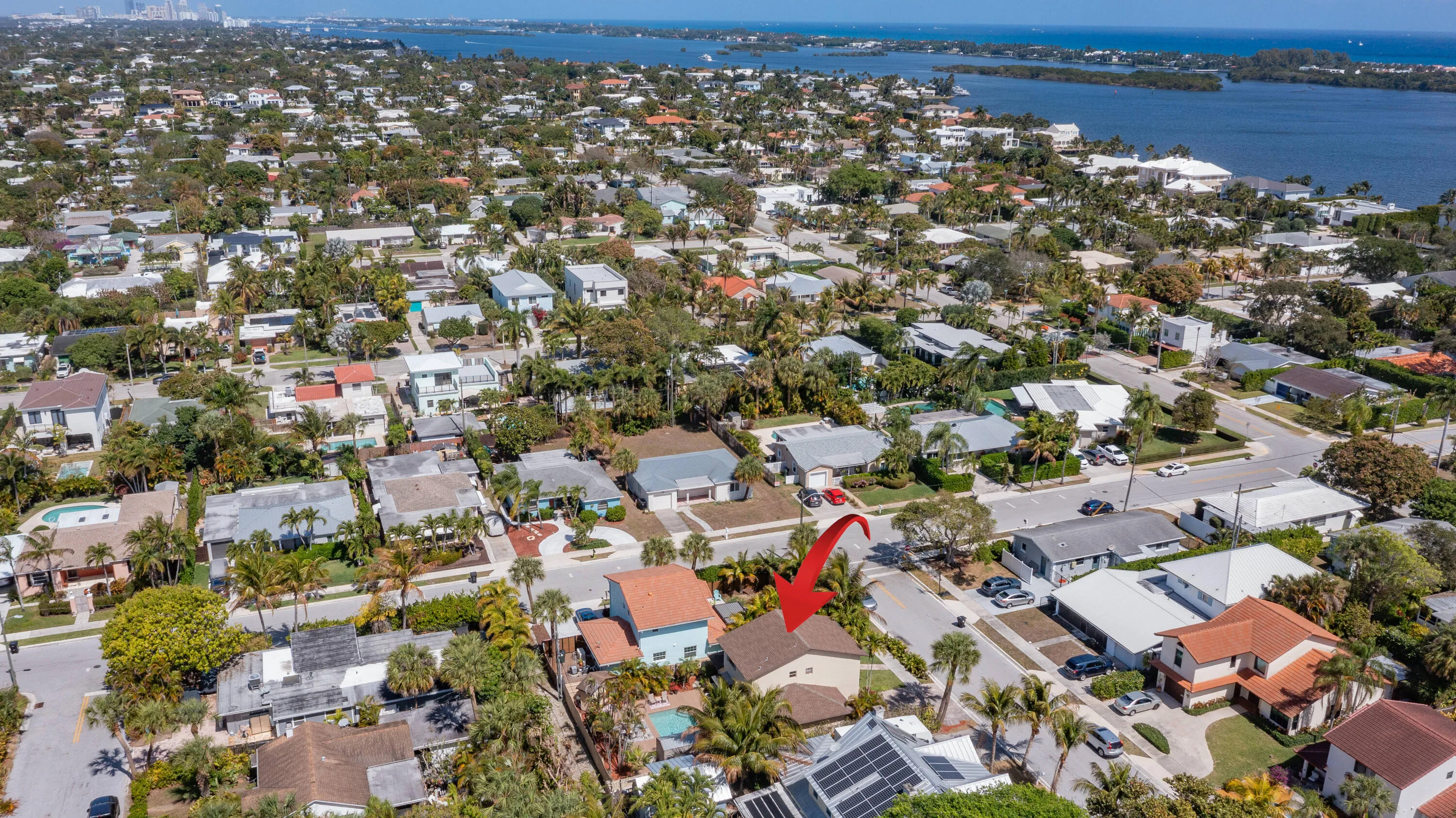 1827 N Palmway