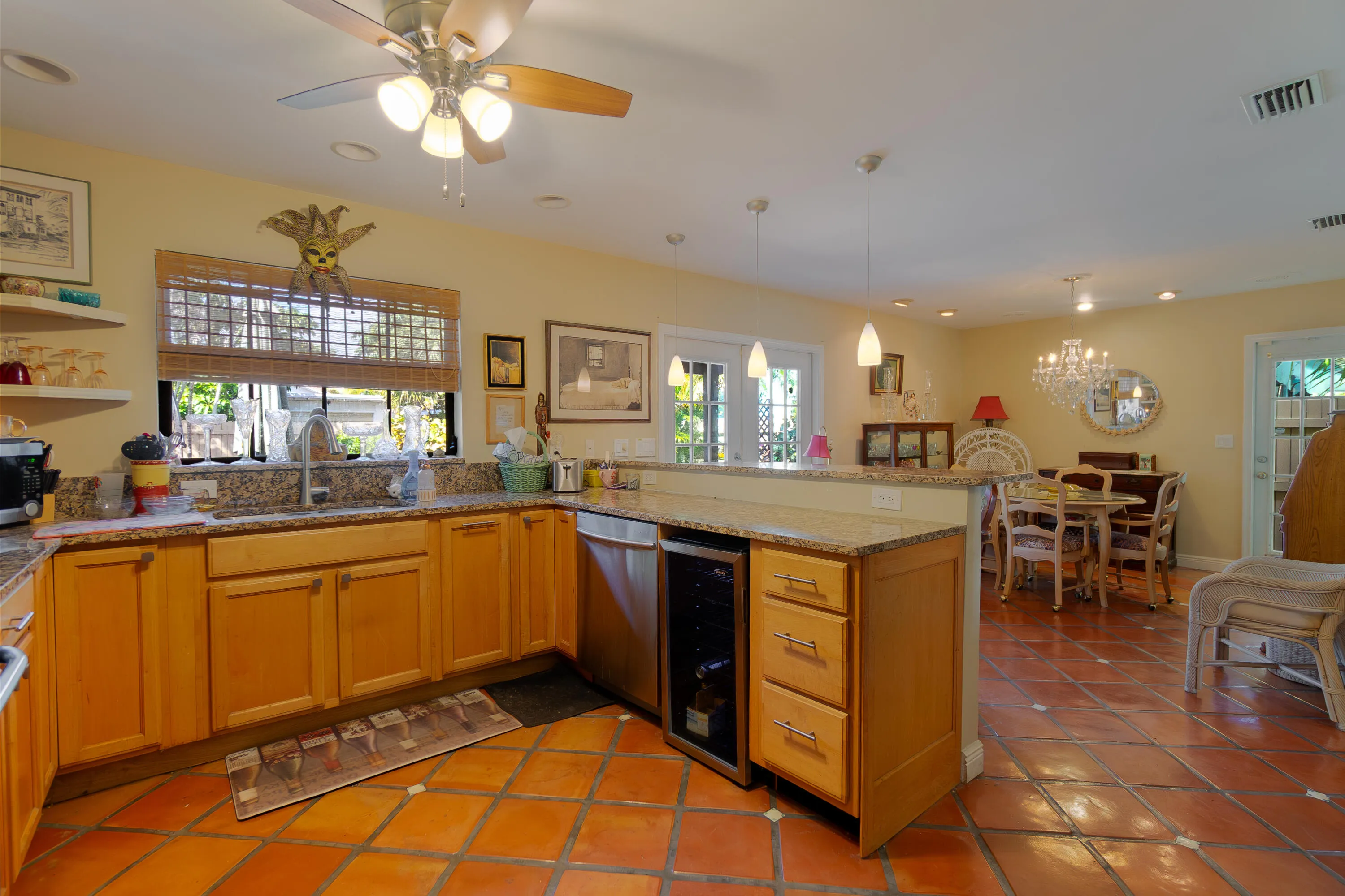 Kitchen & Dining