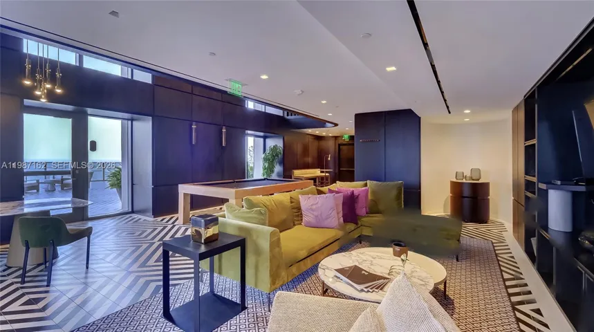 Photo 33
