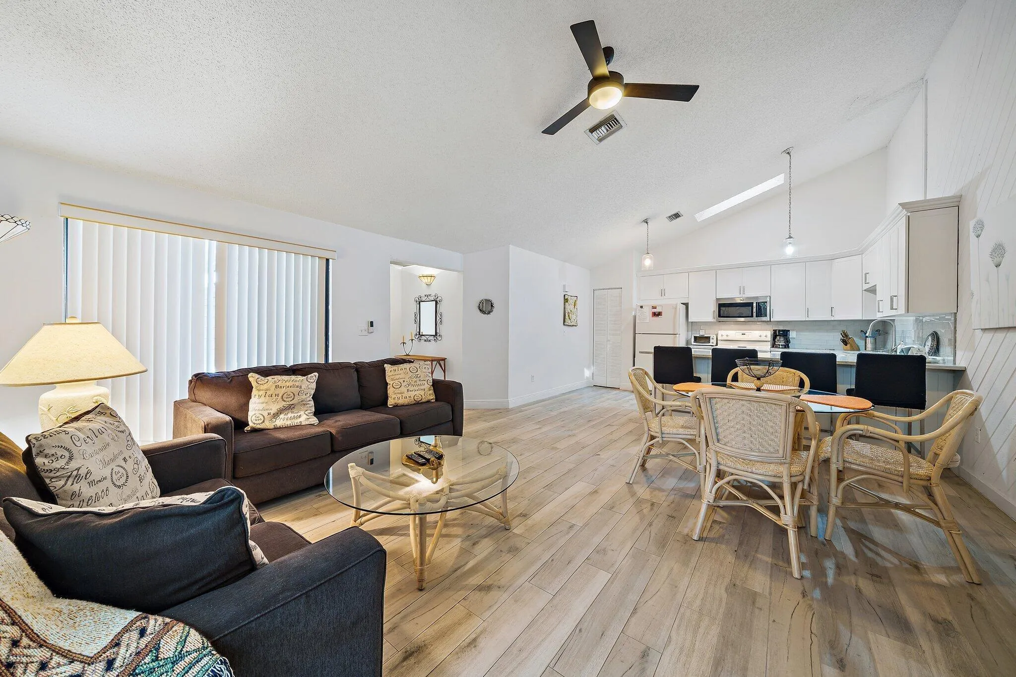 020-1801US1N13A-Jupiter-FL-SMALL