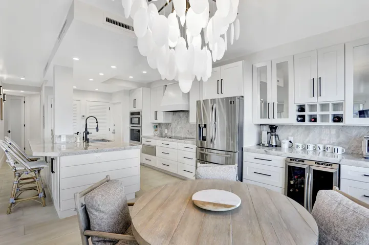 Luxury Eat-in Kitchen