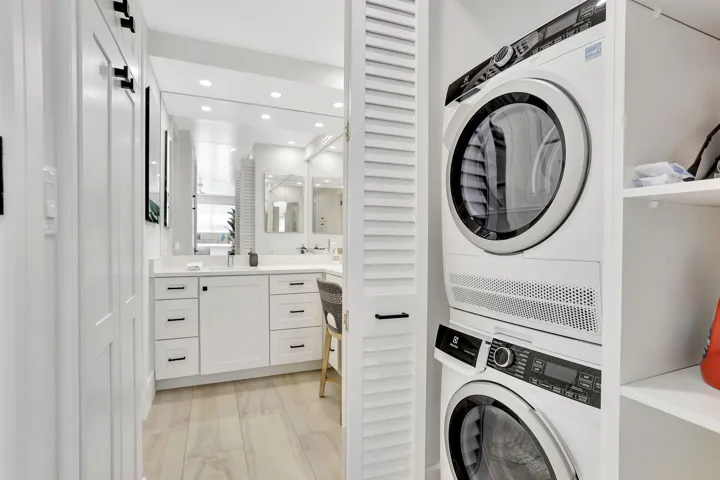 Washer & Dryer In Unit