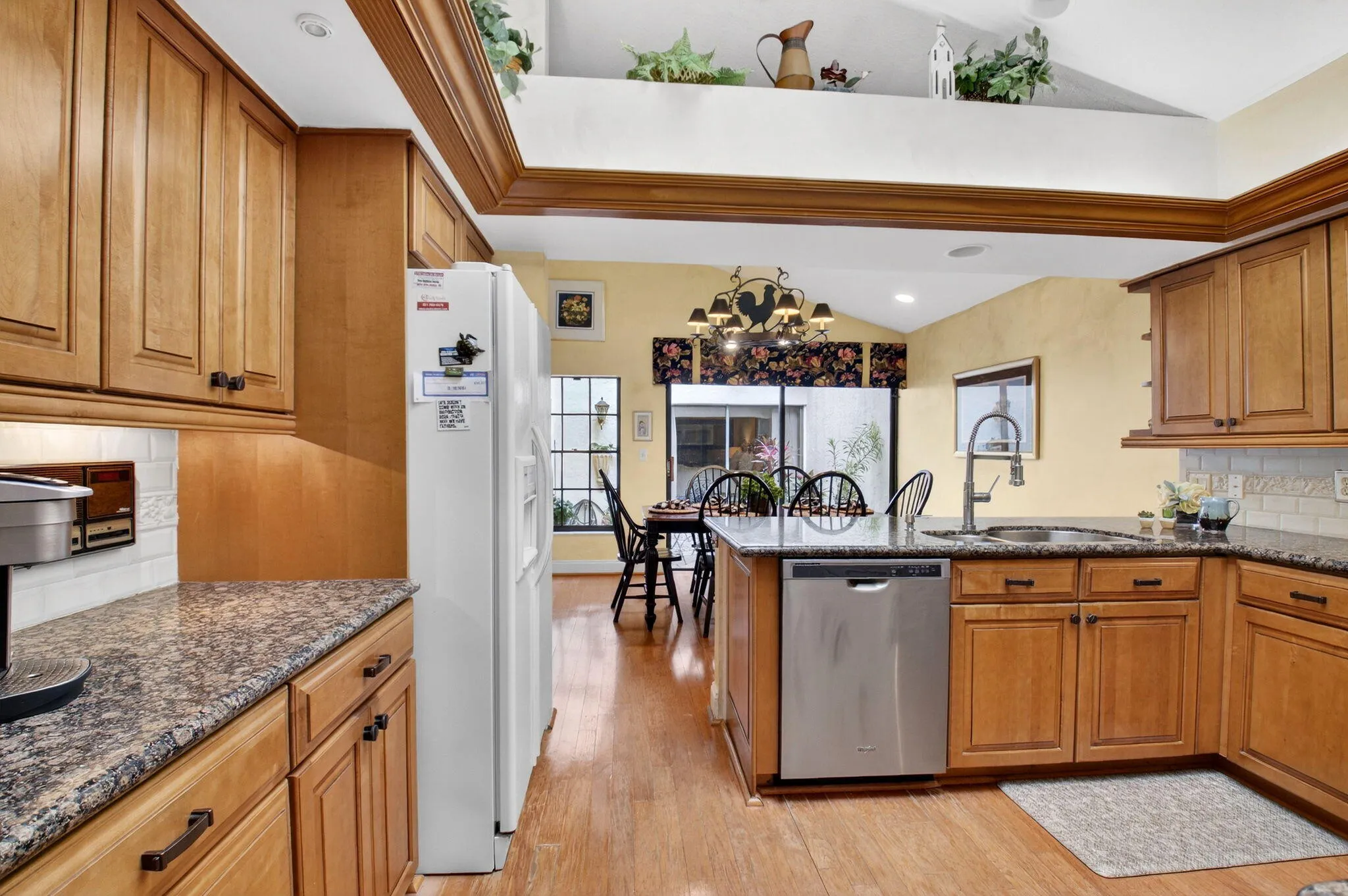 OPEN KITCHEN
