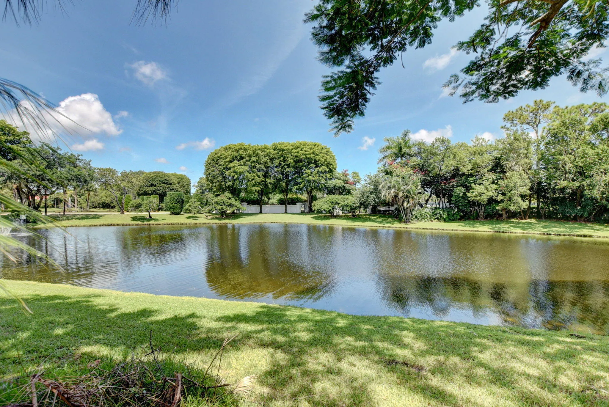 COMMUNITY LAKE