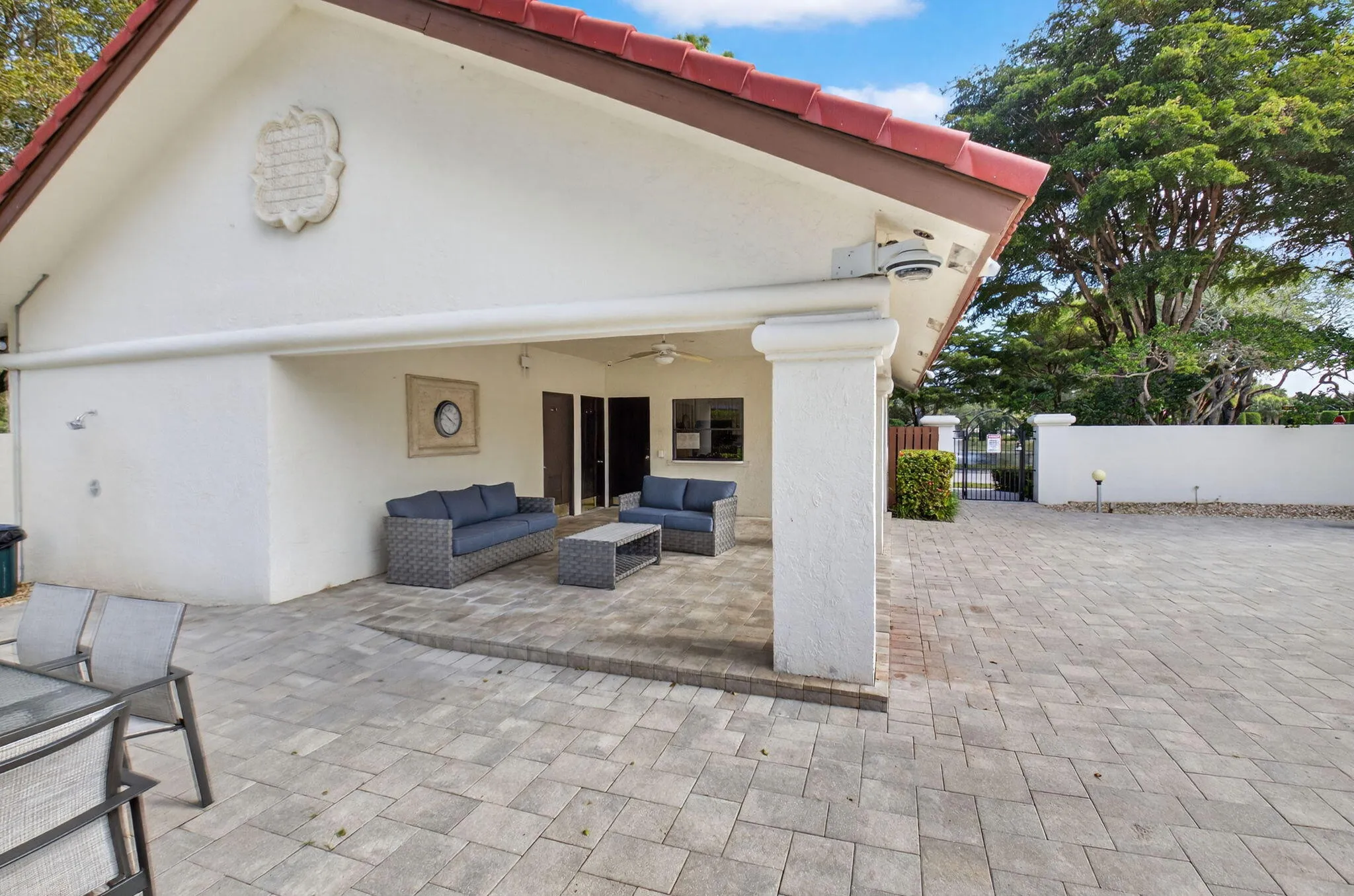 COVERED LOUNGE AREA
