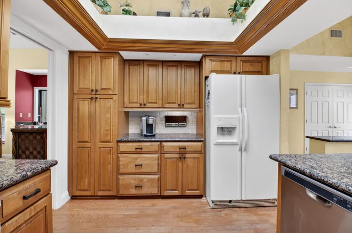 LIGHT FILLED KITCHEN