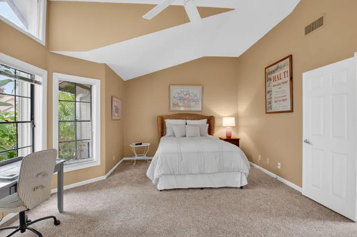 SUNNY AND BRIGHT GUEST BEDROOM