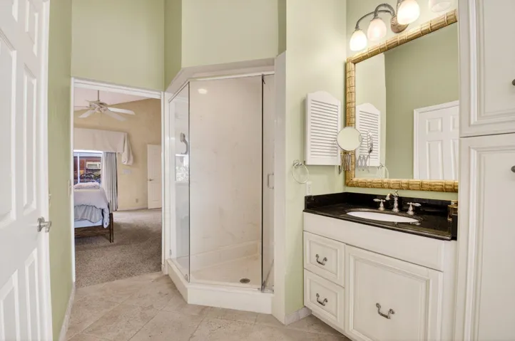 SEPARATE SHOWER