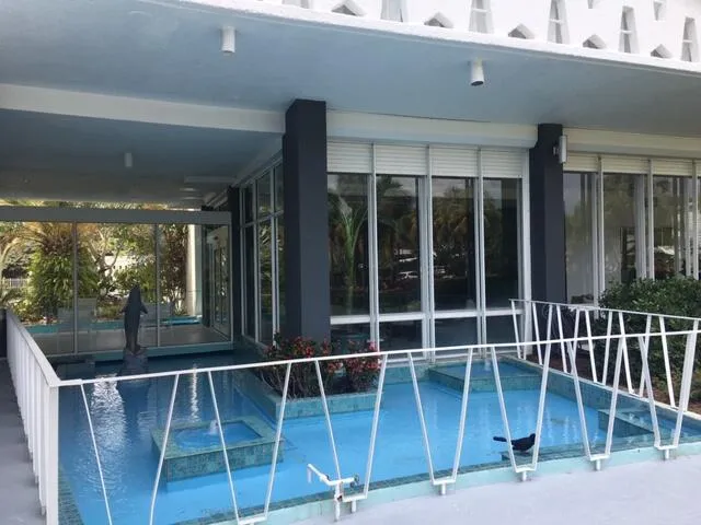 Entry fountain
