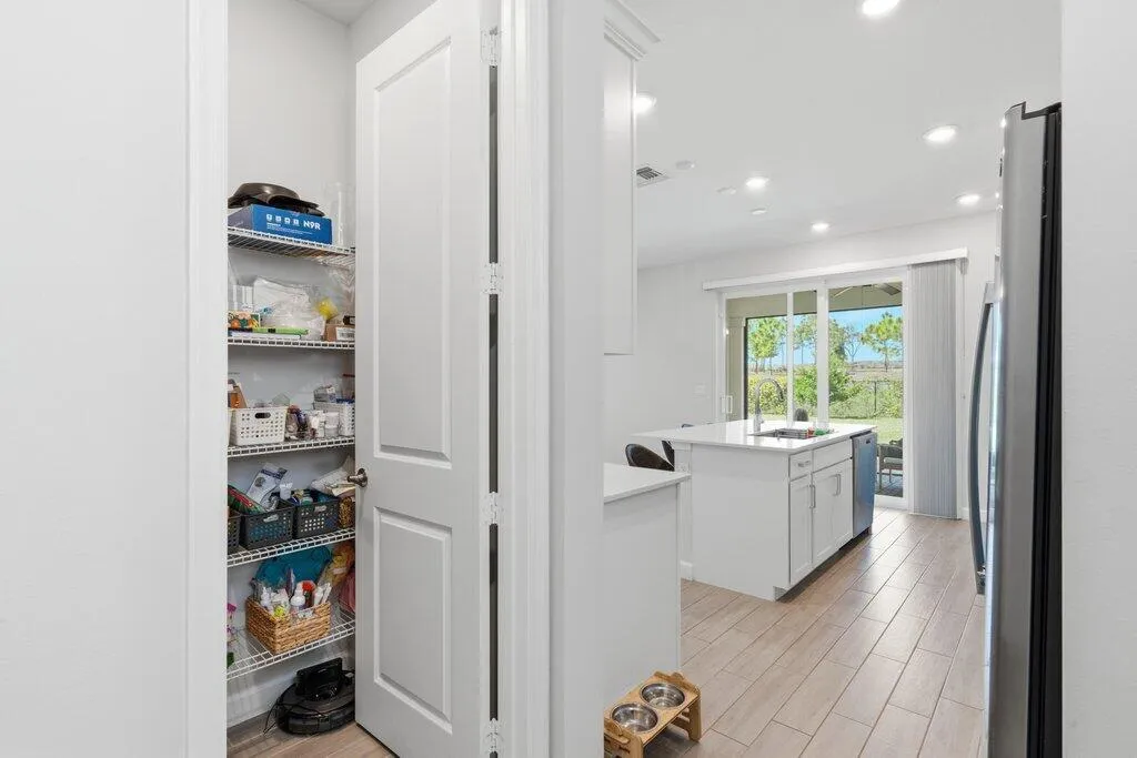 Pantry to kitchen